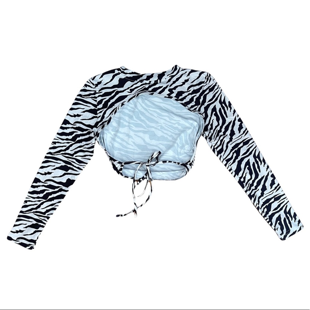 Black and White Euphoria Y2K 2000s Zebra Print Cropped Backless Long Sleeve Top - Picture 3 of 12